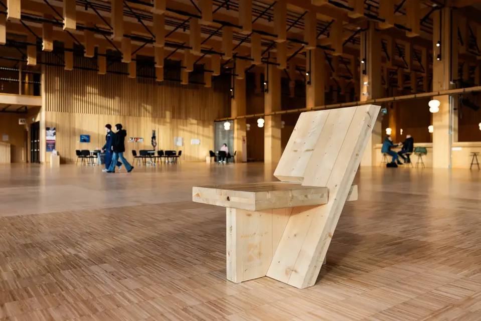 Bilden visar återbrukas stol på Sara kulturhus. 