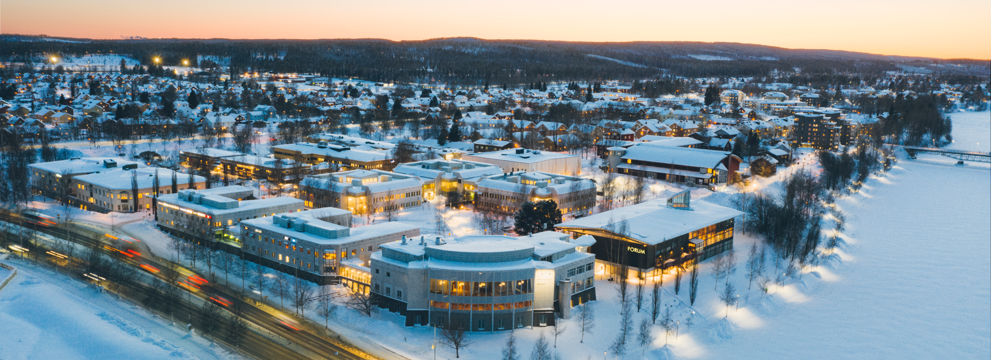 En flygbild av Campus Skellefteå på vintern.